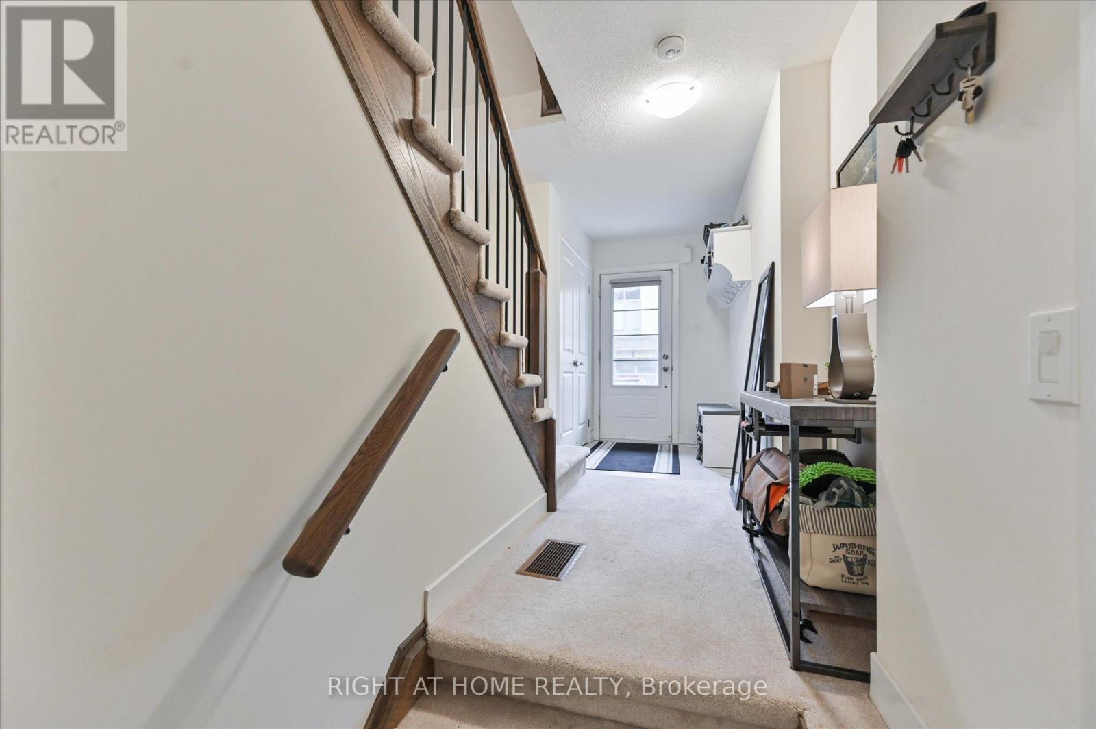 28 Pallock Hill Way, Whitby, Ontario  L1R 0N5 - Photo 4 - E13076082