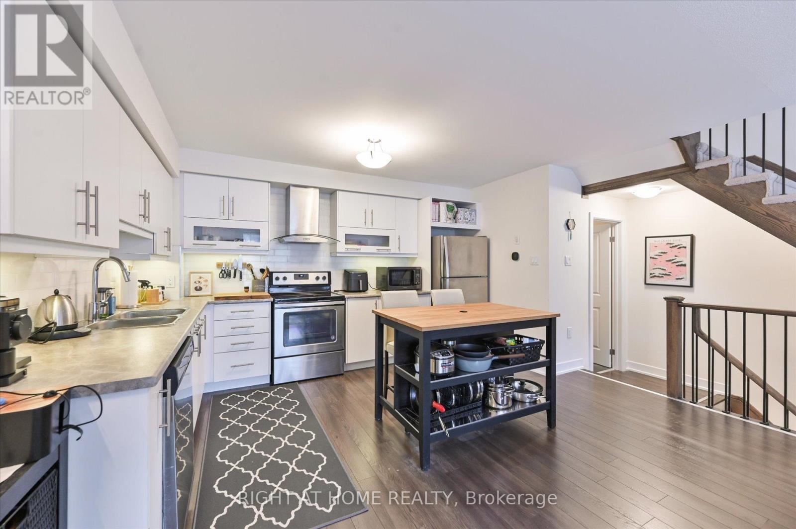 28 Pallock Hill Way, Whitby, Ontario  L1R 0N5 - Photo 8 - E13076082