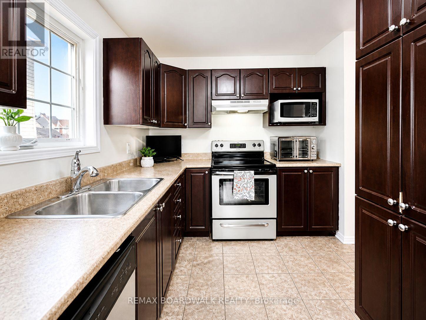 240 Eliot Street, Clarence-Rockland, Ontario  K4K 0E6 - Photo 3 - X12992452