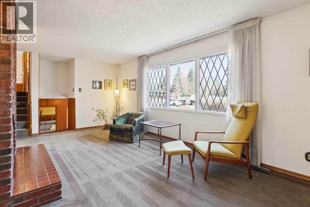 7223 Bow Crescent Nw, Calgary, Alberta  T3B 2C9 - Photo 7 - A2291742