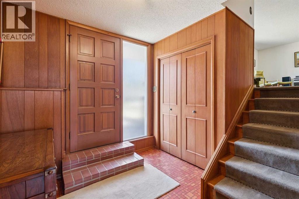 7223 Bow Crescent Nw, Calgary, Alberta  T3B 2C9 - Photo 6 - A2291742