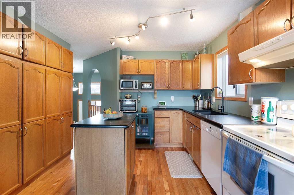 1771 Meadowbrook Drive Se, Airdrie, Alberta  T4A 2A4 - Photo 7 - A2306371