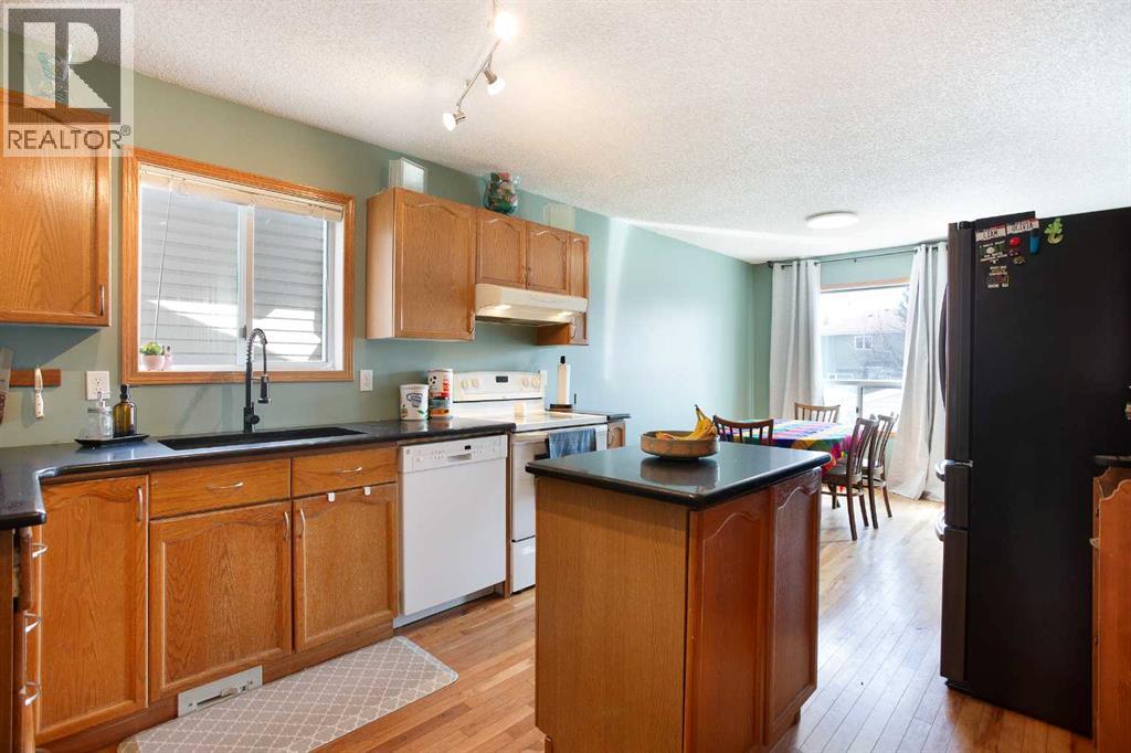 1771 Meadowbrook Drive Se, Airdrie, Alberta  T4A 2A4 - Photo 5 - A2306371