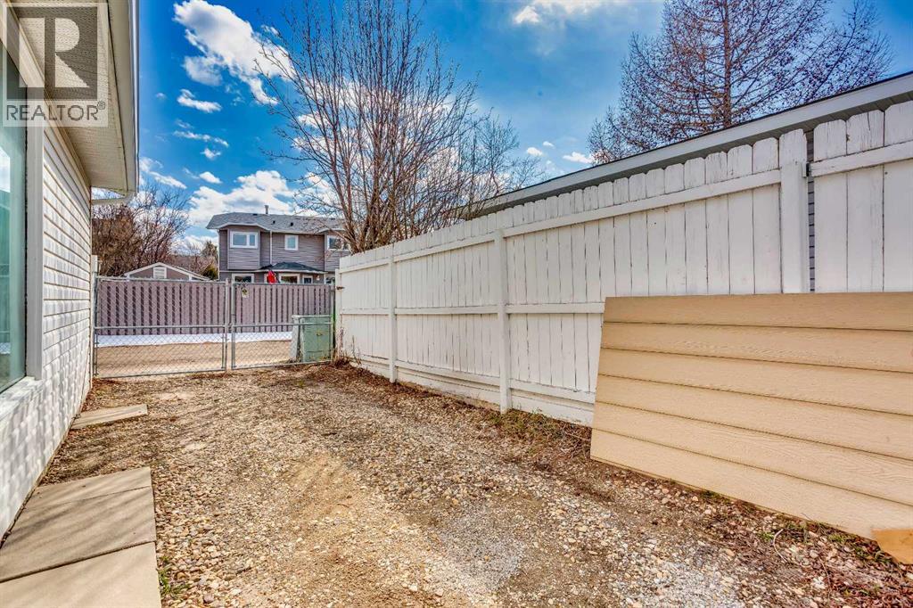 1771 Meadowbrook Drive Se, Airdrie, Alberta  T4A 2A4 - Photo 33 - A2306371