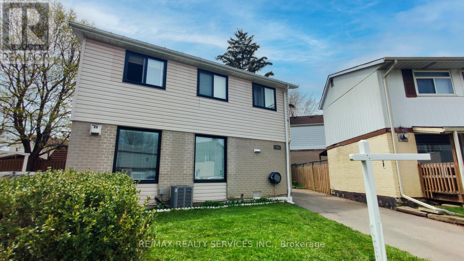 30 Haley Court, Brampton, Ontario  L6S 1N6 - Photo 2 - W12800652