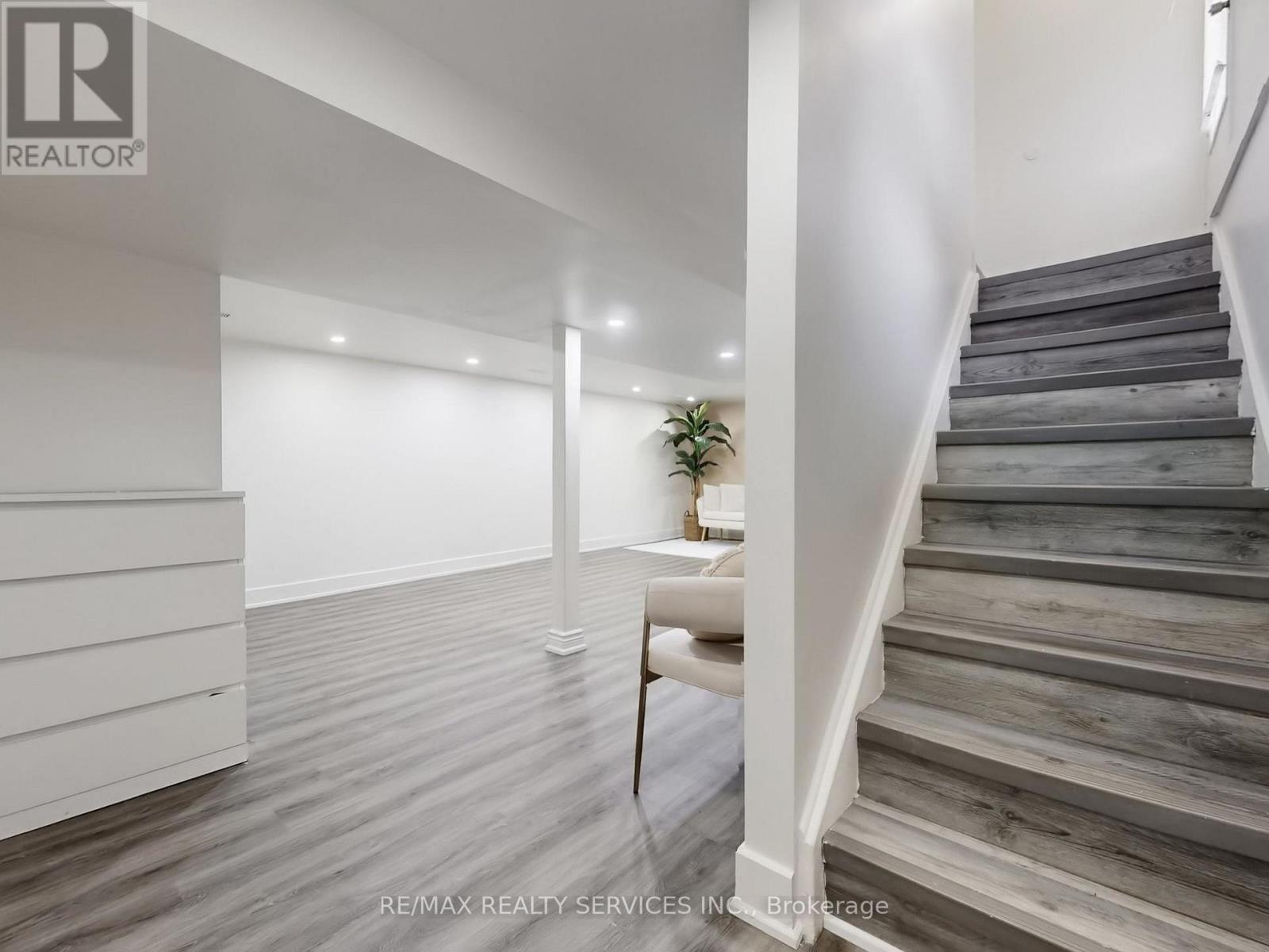 30 Haley Court, Brampton, Ontario  L6S 1N6 - Photo 25 - W12800652