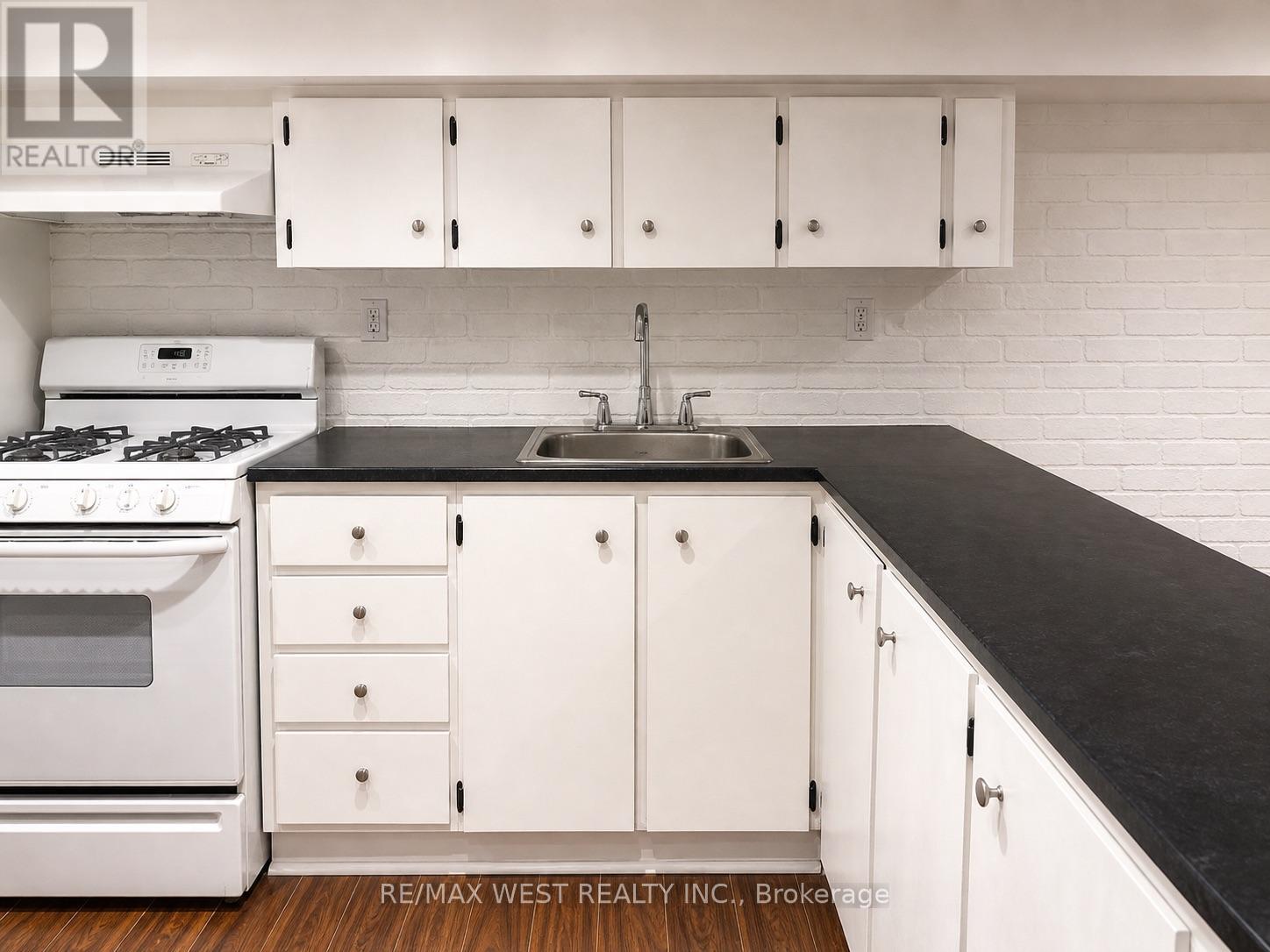 Lower Level - 84 Mackenzie Crescent, Toronto, Ontario  M6J 1T3 - Photo 4 - C13075416