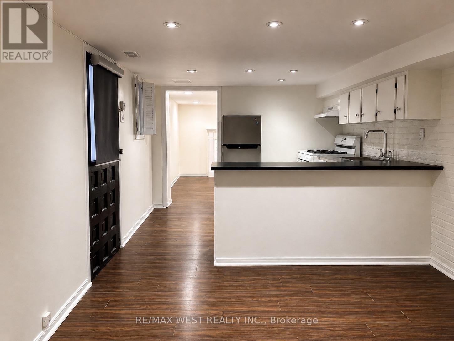 Lower Level - 84 Mackenzie Crescent, Toronto, Ontario  M6J 1T3 - Photo 2 - C13075416