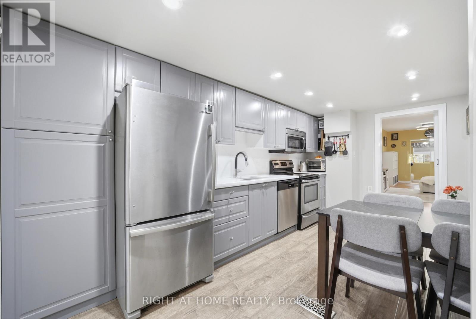 1254 Meredith Avenue, Mississauga, Ontario  L5E 2E5 - Photo 13 - W13076098