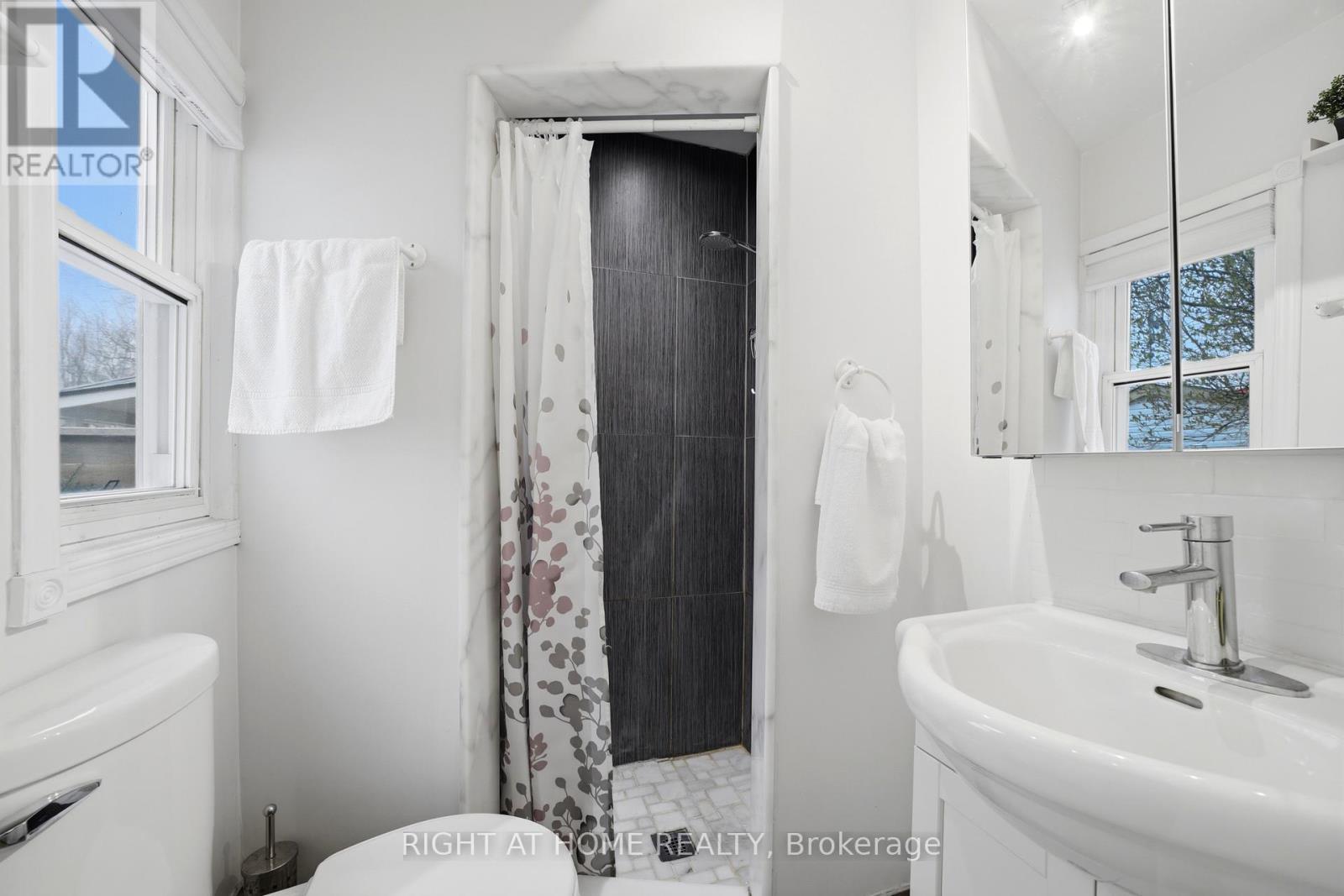 1254 Meredith Avenue, Mississauga, Ontario  L5E 2E5 - Photo 20 - W13076098