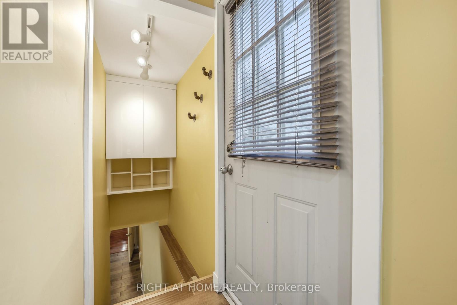 1254 Meredith Avenue, Mississauga, Ontario  L5E 2E5 - Photo 21 - W13076098