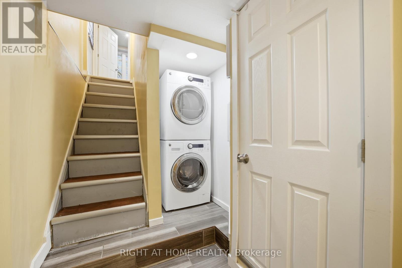 1254 Meredith Avenue, Mississauga, Ontario  L5E 2E5 - Photo 22 - W13076098