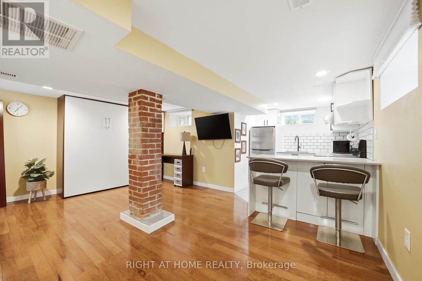 1254 Meredith Avenue, Mississauga, Ontario  L5E 2E5 - Photo 23 - W13076098