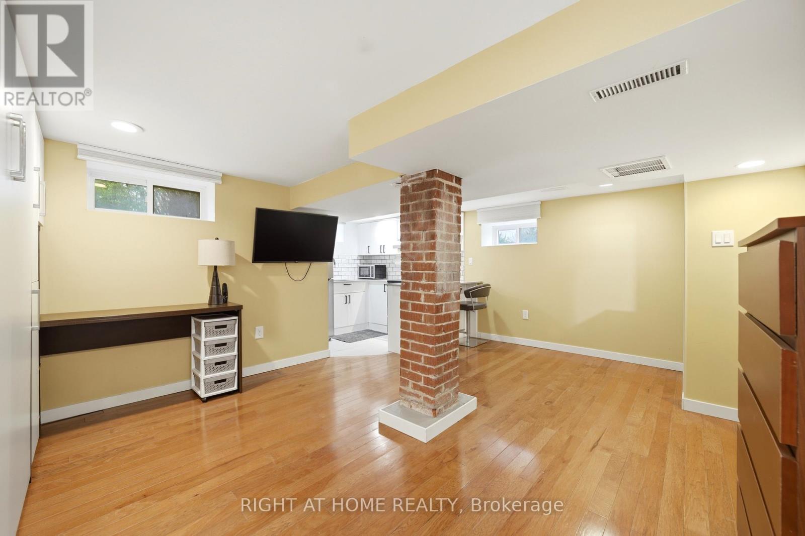 1254 Meredith Avenue, Mississauga, Ontario  L5E 2E5 - Photo 24 - W13076098