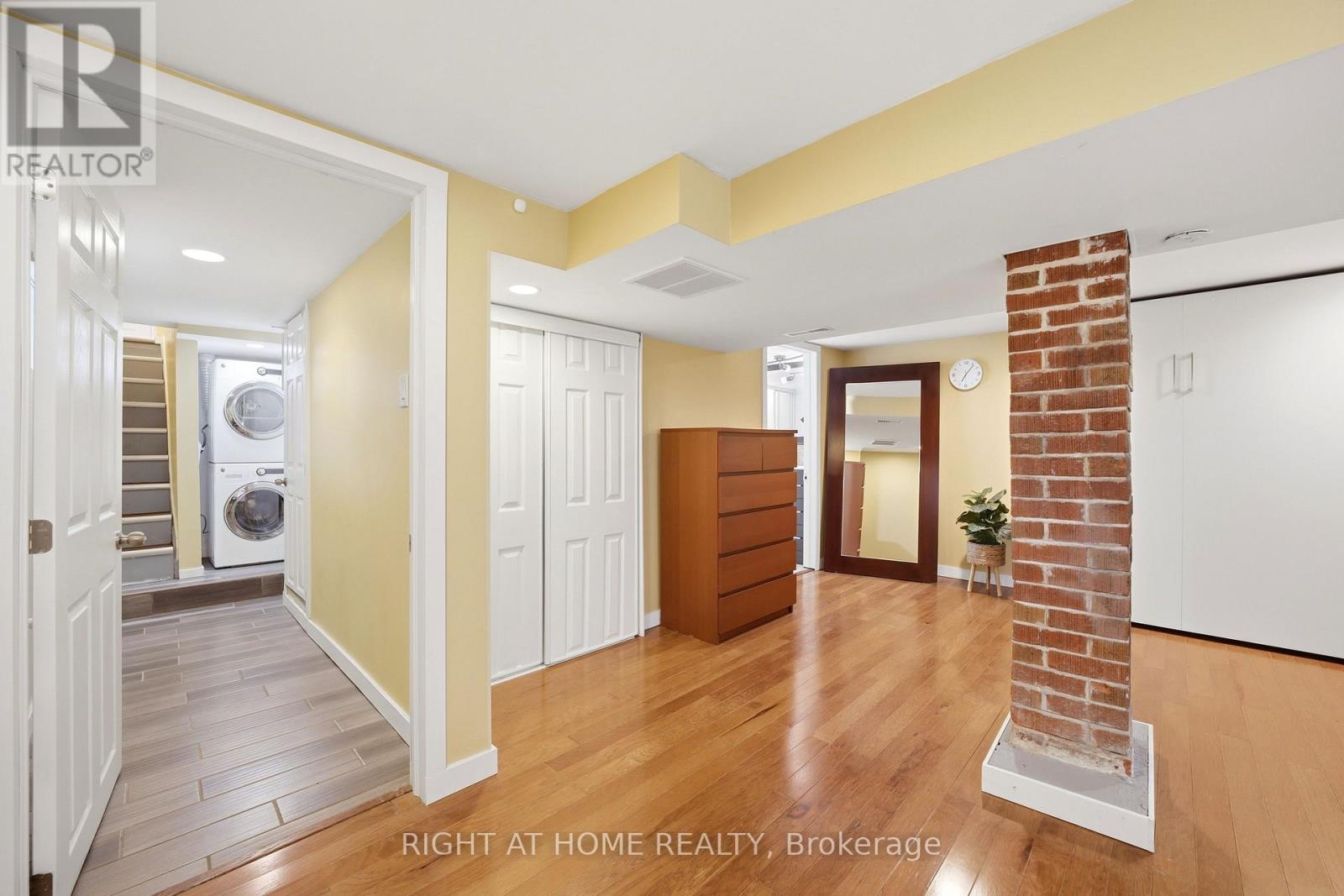 1254 Meredith Avenue, Mississauga, Ontario  L5E 2E5 - Photo 25 - W13076098