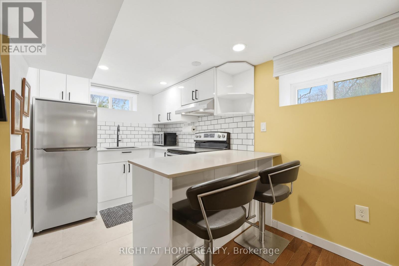 1254 Meredith Avenue, Mississauga, Ontario  L5E 2E5 - Photo 27 - W13076098