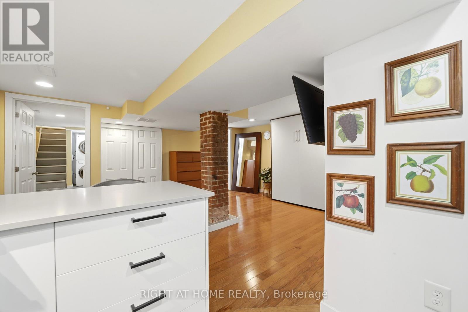 1254 Meredith Avenue, Mississauga, Ontario  L5E 2E5 - Photo 29 - W13076098