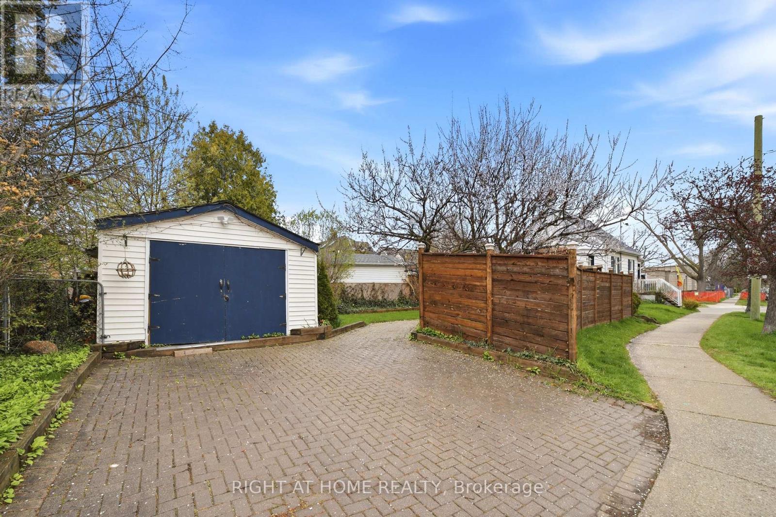 1254 Meredith Avenue, Mississauga, Ontario  L5E 2E5 - Photo 34 - W13076098