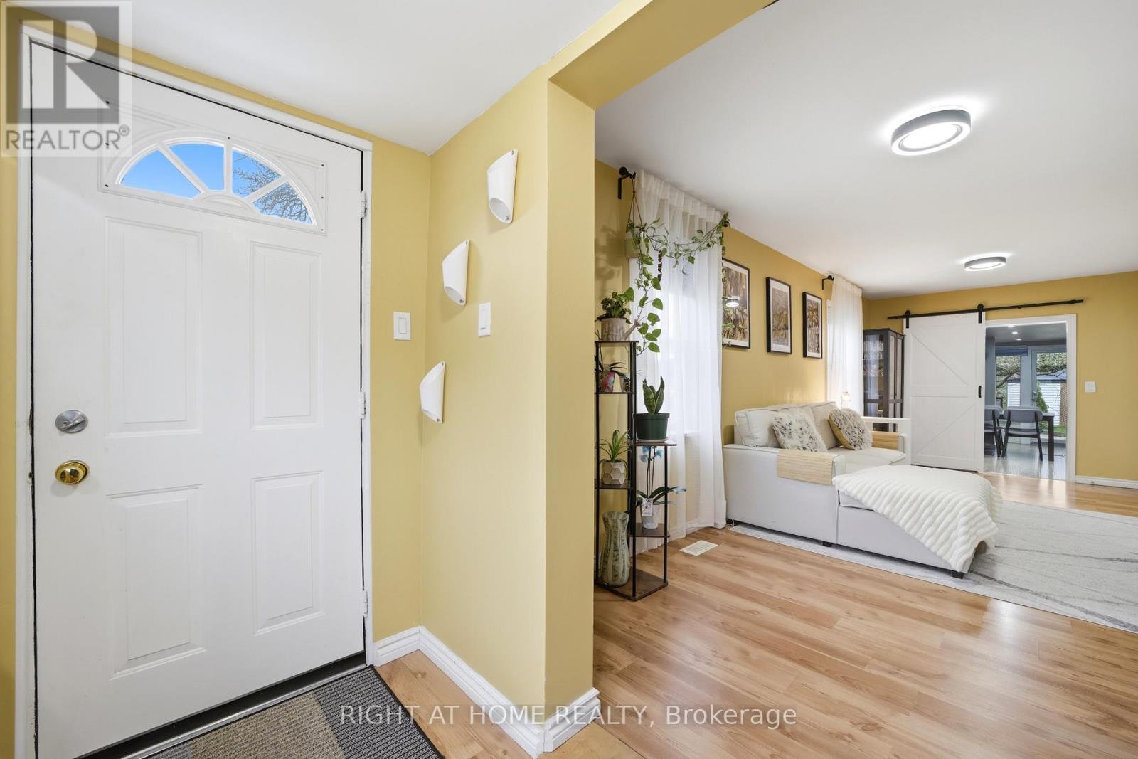 1254 Meredith Avenue, Mississauga, Ontario  L5E 2E5 - Photo 5 - W13076098