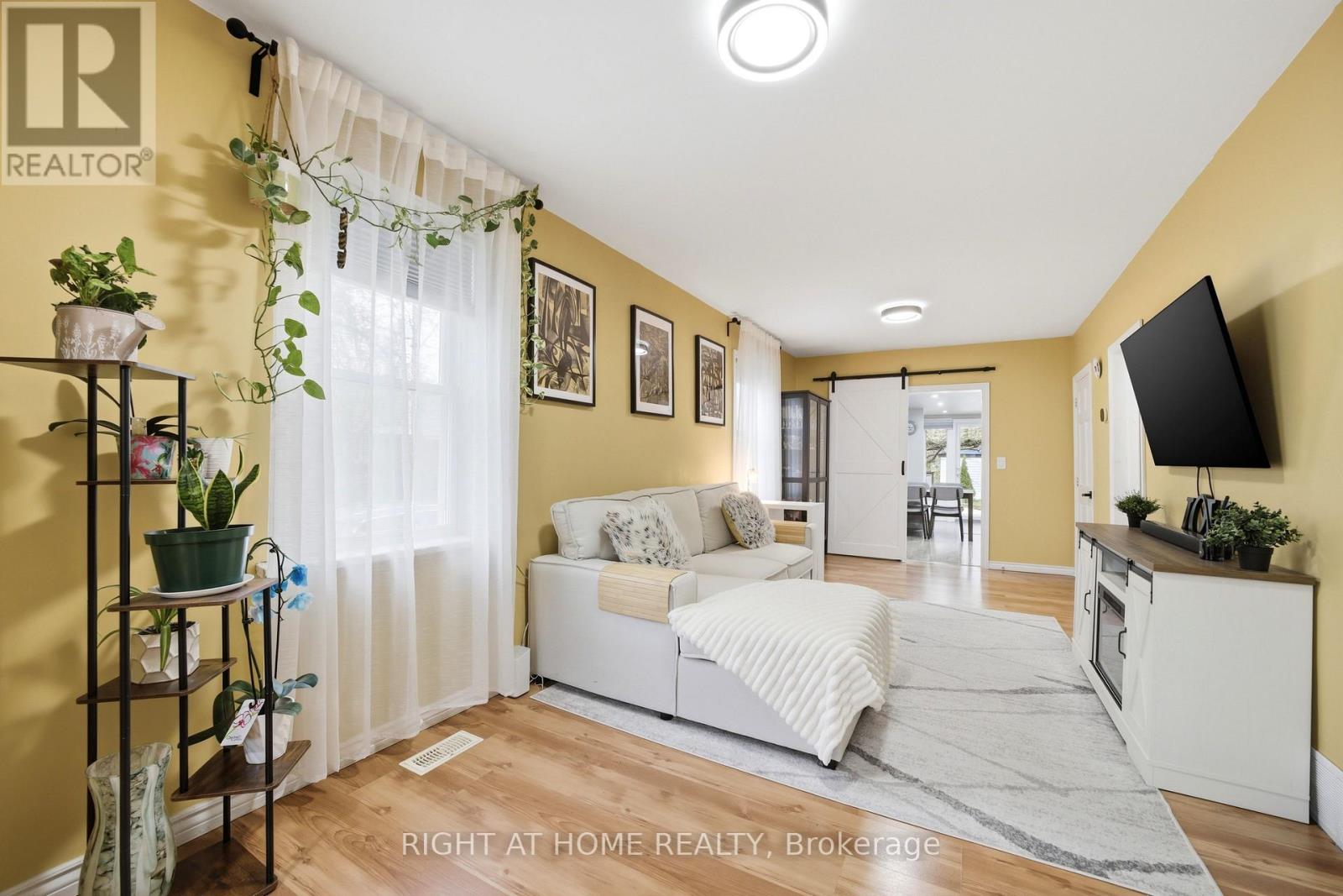 1254 Meredith Avenue, Mississauga, Ontario  L5E 2E5 - Photo 7 - W13076098