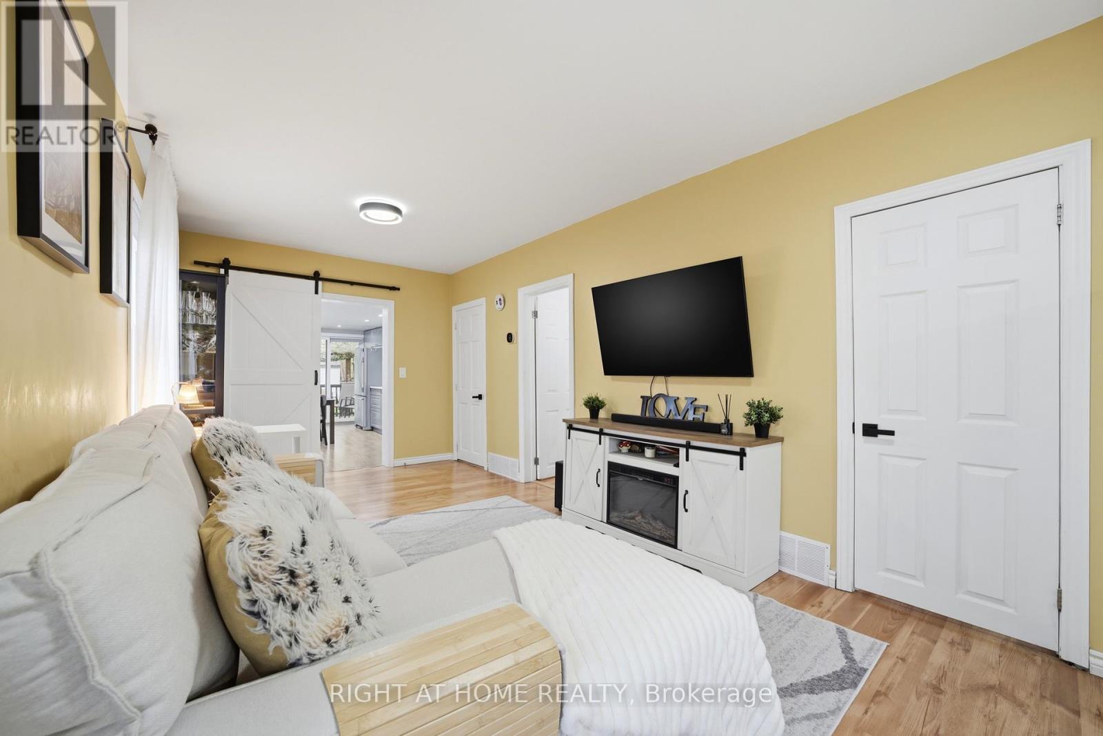1254 Meredith Avenue, Mississauga, Ontario  L5E 2E5 - Photo 8 - W13076098