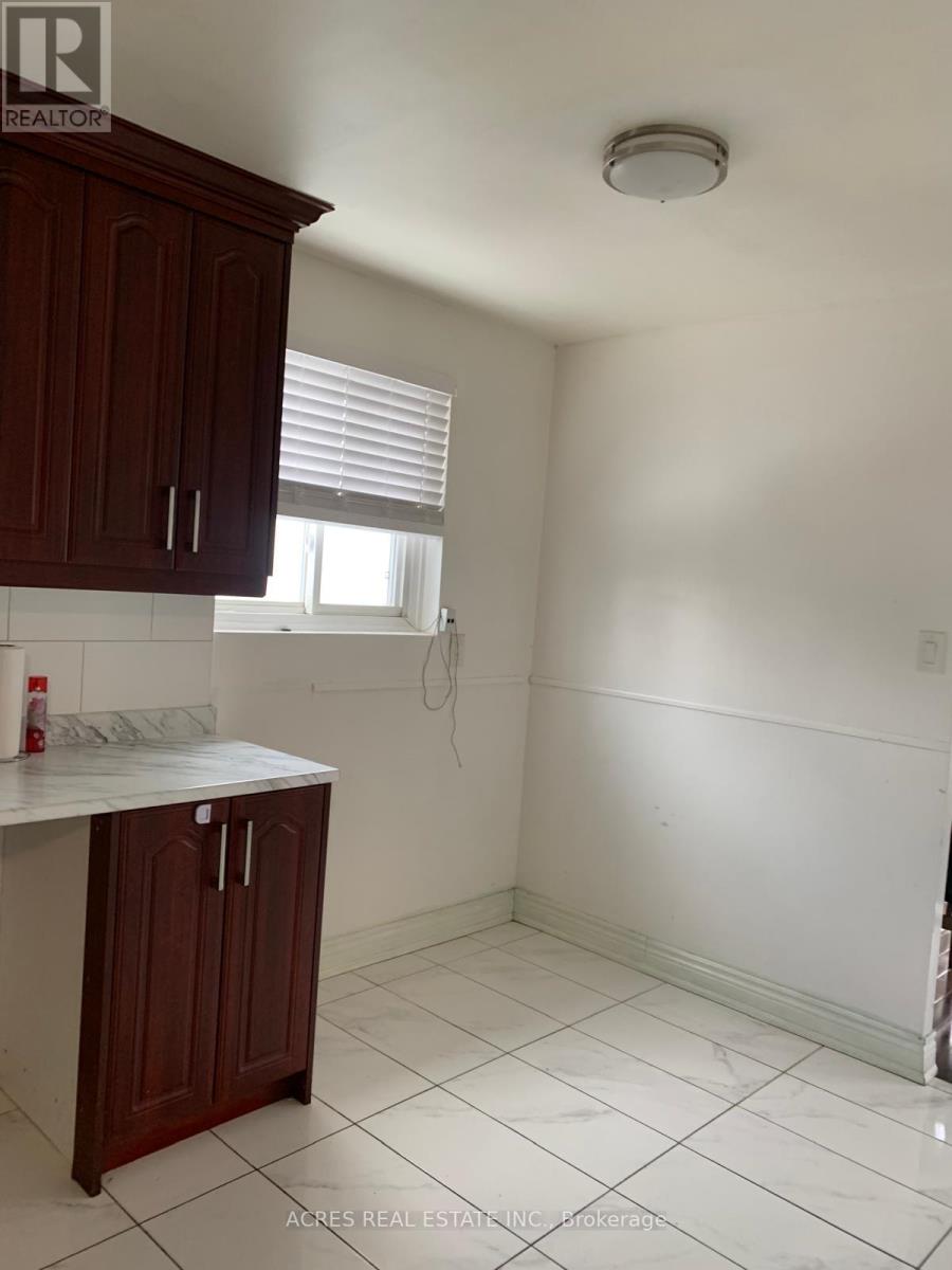 20 Gladeside Place, Brampton, Ontario  L6S 1X3 - Photo 6 - W13076100