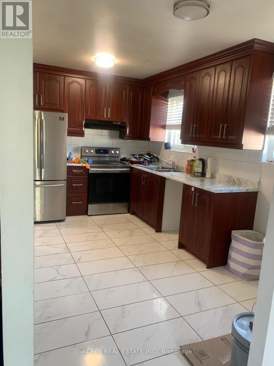 20 Gladeside Place, Brampton, Ontario  L6S 1X3 - Photo 7 - W13076100