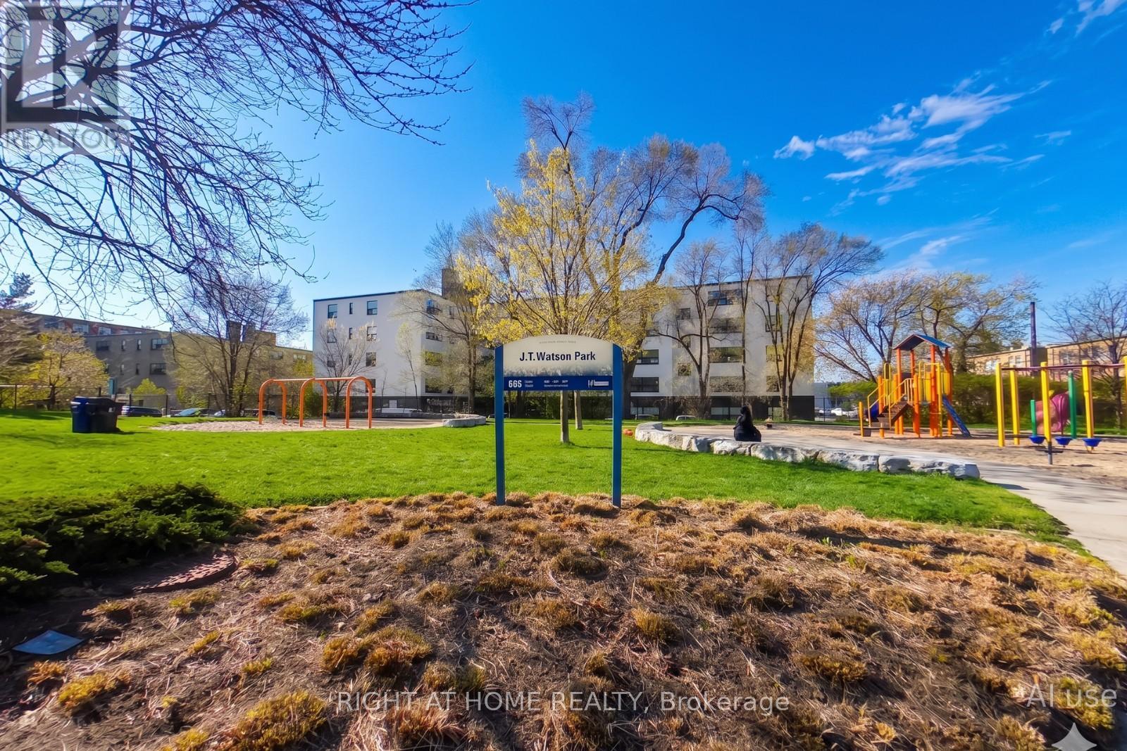 602 Ridelle Avenue, Toronto, Ontario  M6B 1K9 - Photo 3 - W13066722