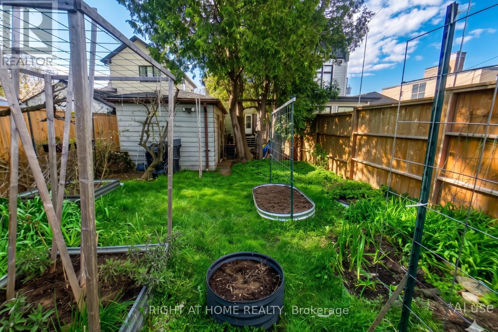 602 Ridelle Avenue, Toronto, Ontario  M6B 1K9 - Photo 7 - W13066722