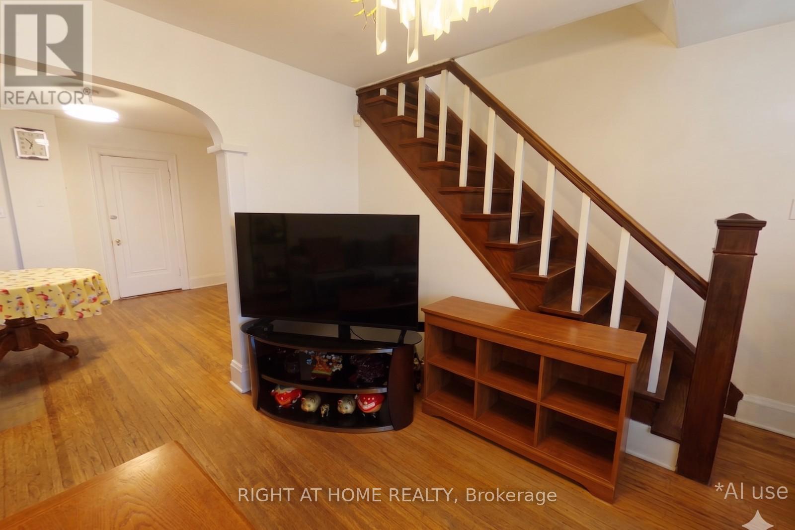 602 Ridelle Avenue, Toronto, Ontario  M6B 1K9 - Photo 10 - W13066722