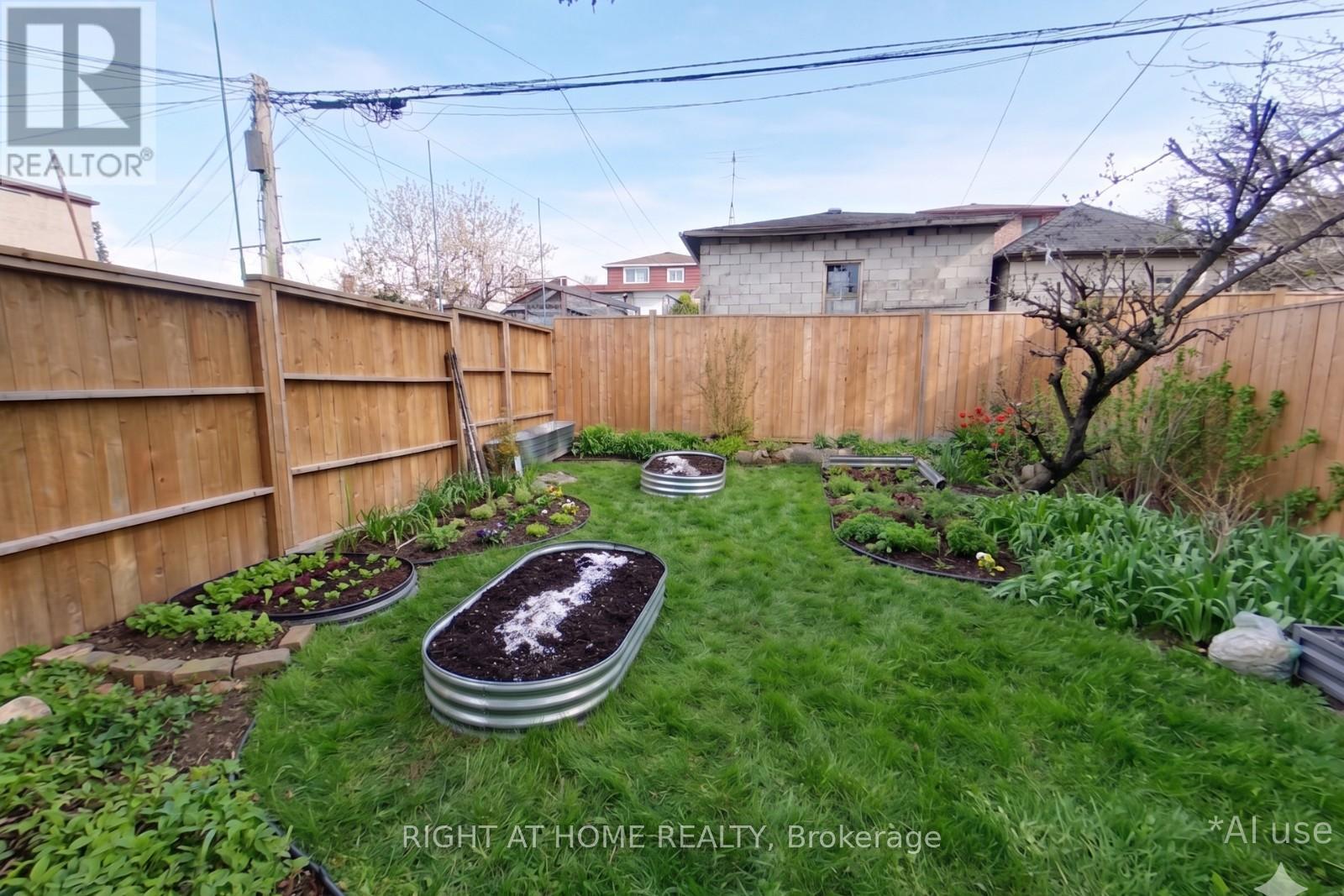 602 Ridelle Avenue, Toronto, Ontario  M6B 1K9 - Photo 6 - W13066722