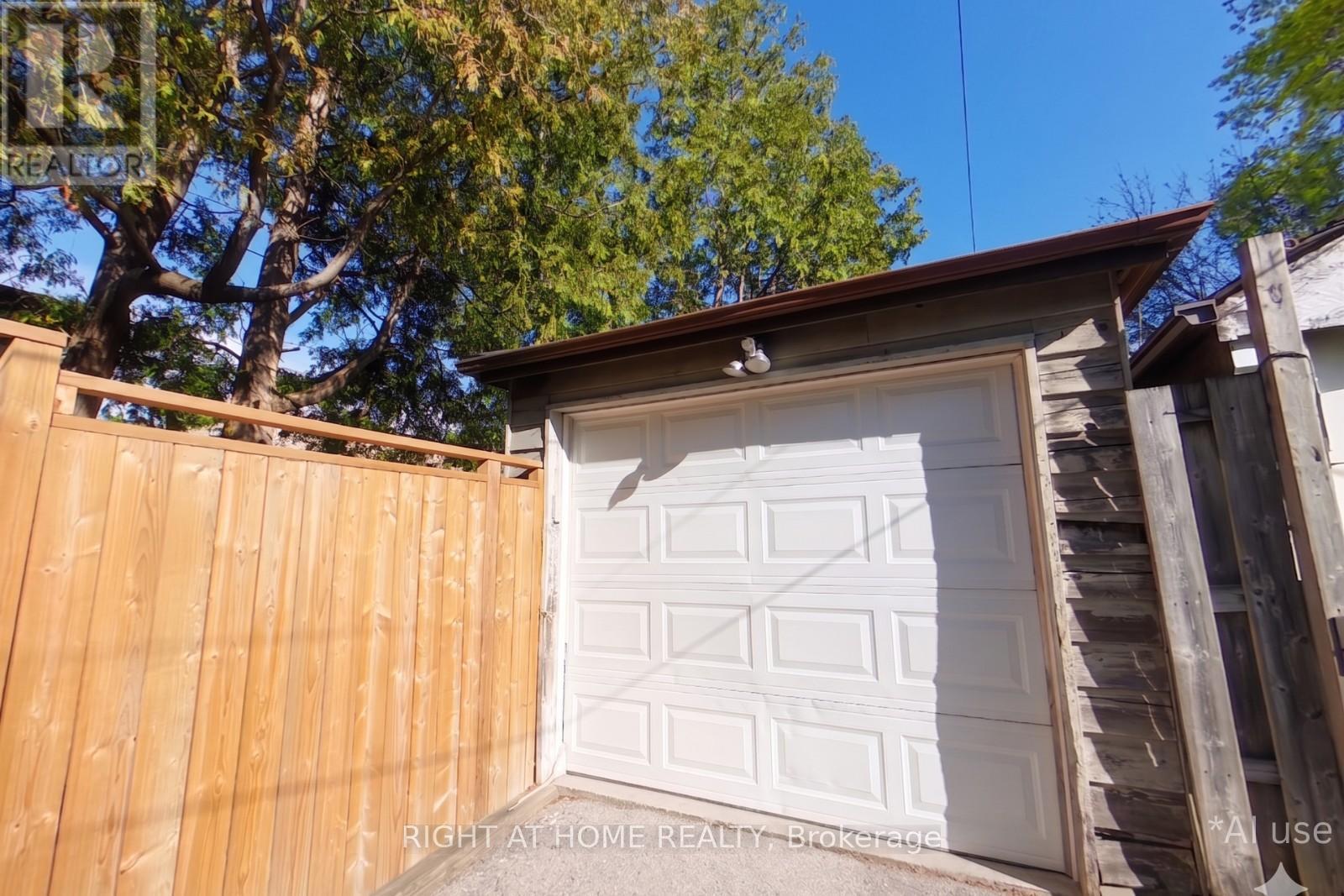 602 Ridelle Avenue, Toronto, Ontario  M6B 1K9 - Photo 4 - W13066722