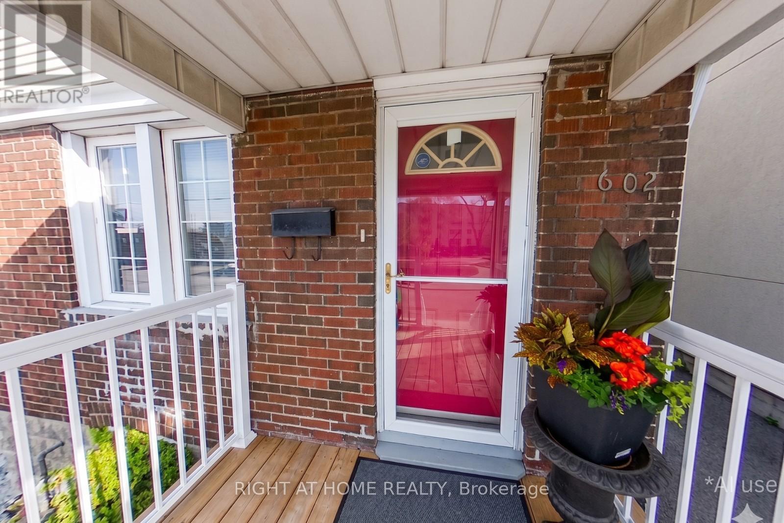 602 Ridelle Avenue, Toronto, Ontario  M6B 1K9 - Photo 8 - W13066722