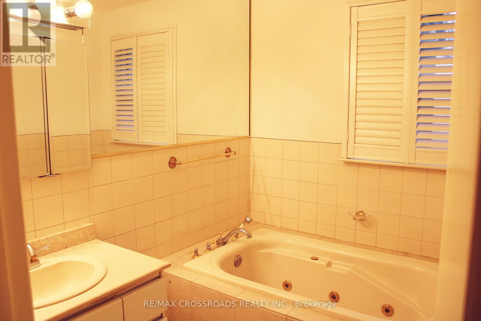 62 Transwell Avenue, Toronto, Ontario  M2R 2K2 - Photo 13 - C13058014
