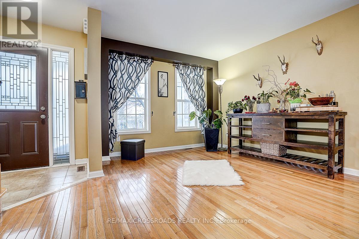 597 Caverhill Crescent, Milton, Ontario  L9T 5K1 - Photo 7 - W13076136