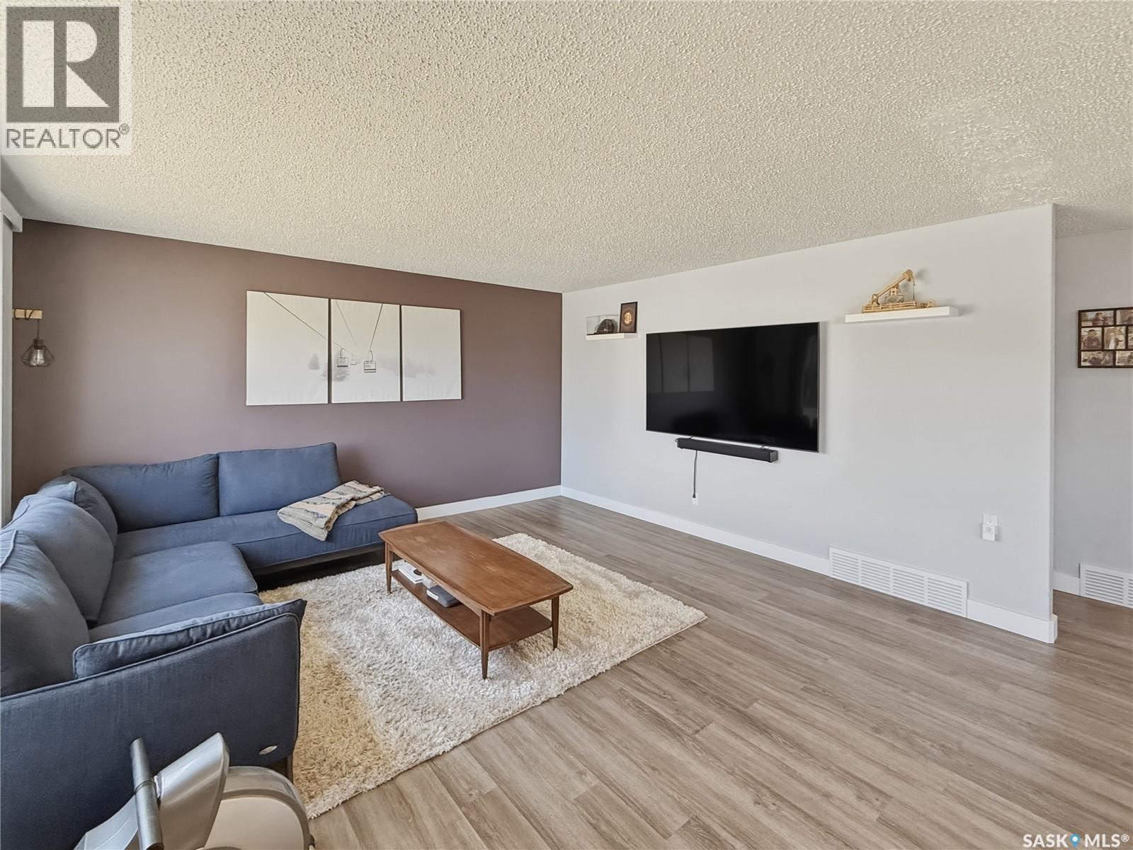 300 Ash Place, Swift Current, Saskatchewan  S9H 3E4 - Photo 10 - SK034711