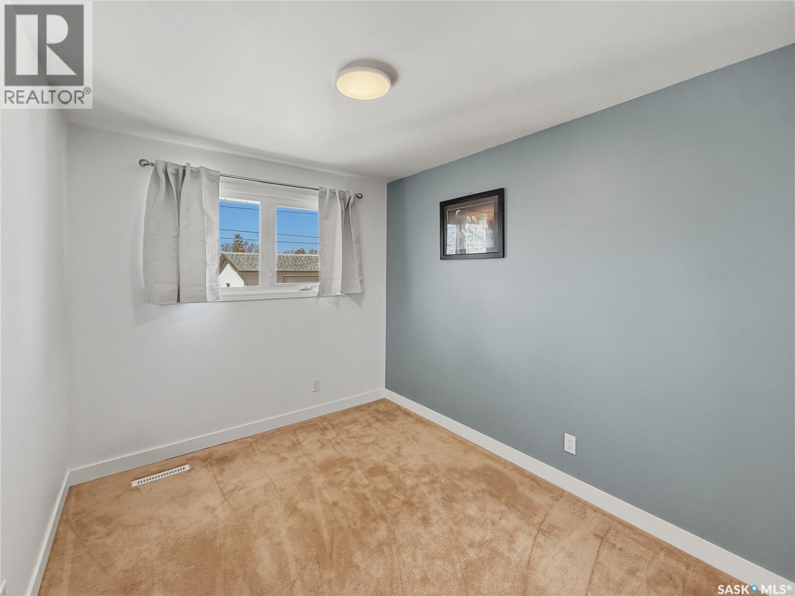 300 Ash Place, Swift Current, Saskatchewan  S9H 3E4 - Photo 17 - SK034711