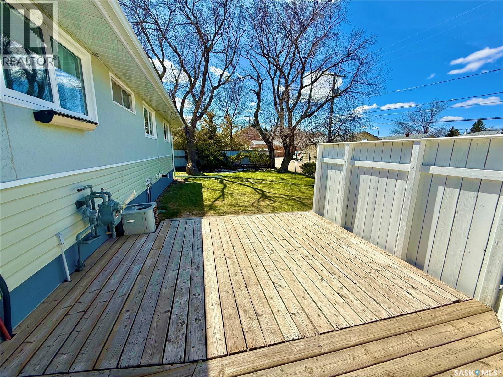 300 Ash Place, Swift Current, Saskatchewan  S9H 3E4 - Photo 32 - SK034711