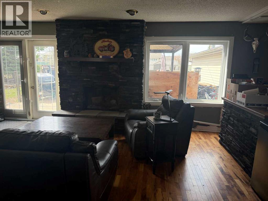 501 7 Avenue, Fox Creek, Alberta  T0H 1P0 - Photo 11 - A2307411