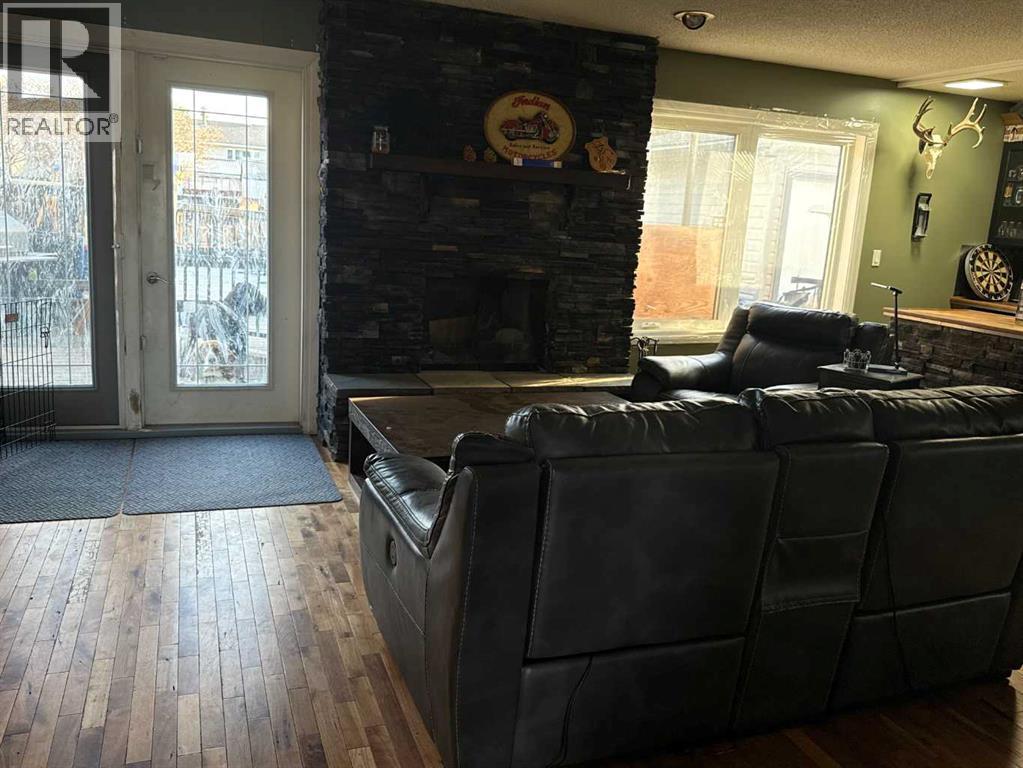 501 7 Avenue, Fox Creek, Alberta  T0H 1P0 - Photo 12 - A2307411
