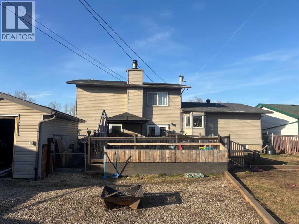 501 7 Avenue, Fox Creek, Alberta  T0H 1P0 - Photo 2 - A2307411