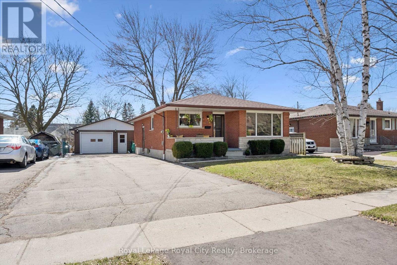 16 Kenwood Crescent, Guelph, Ontario  N1H 6E5 - Photo 2 - X12977064