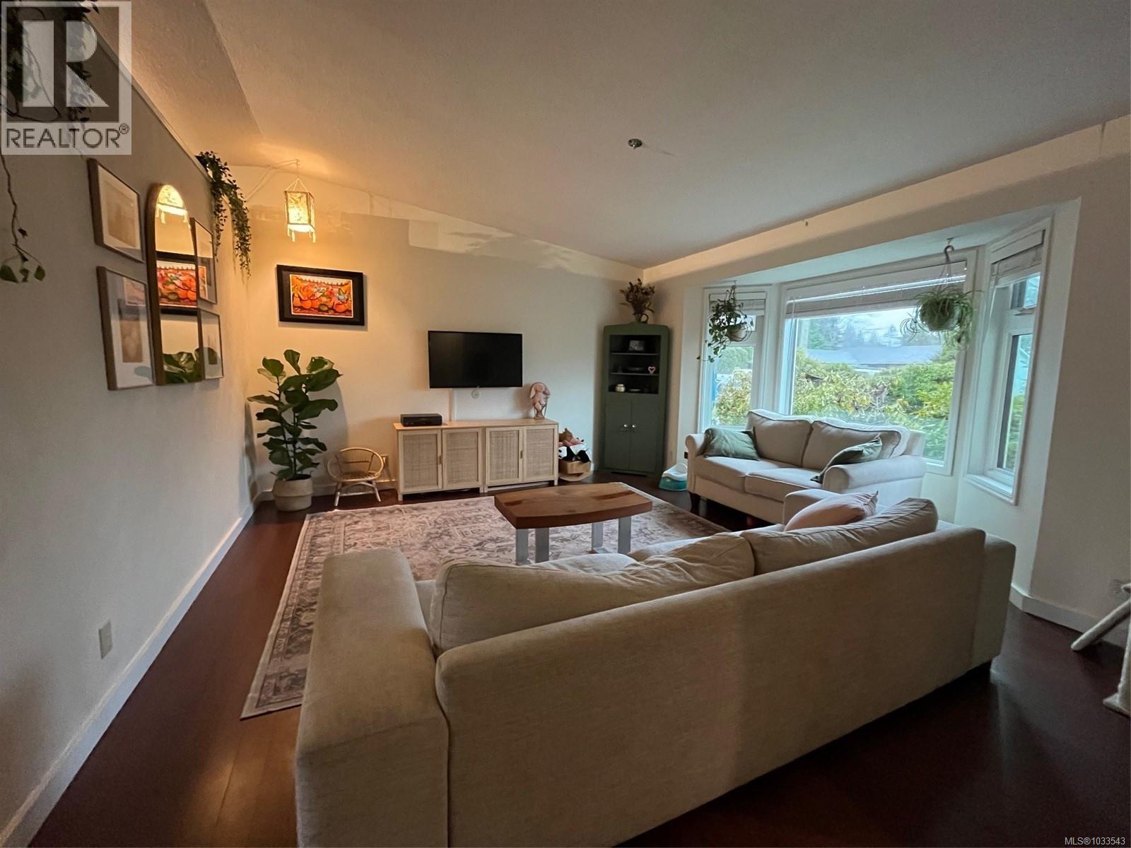 1646 Maquinna Ave, Comox, British Columbia  V9M 3L7 - Photo 2 - 1033543