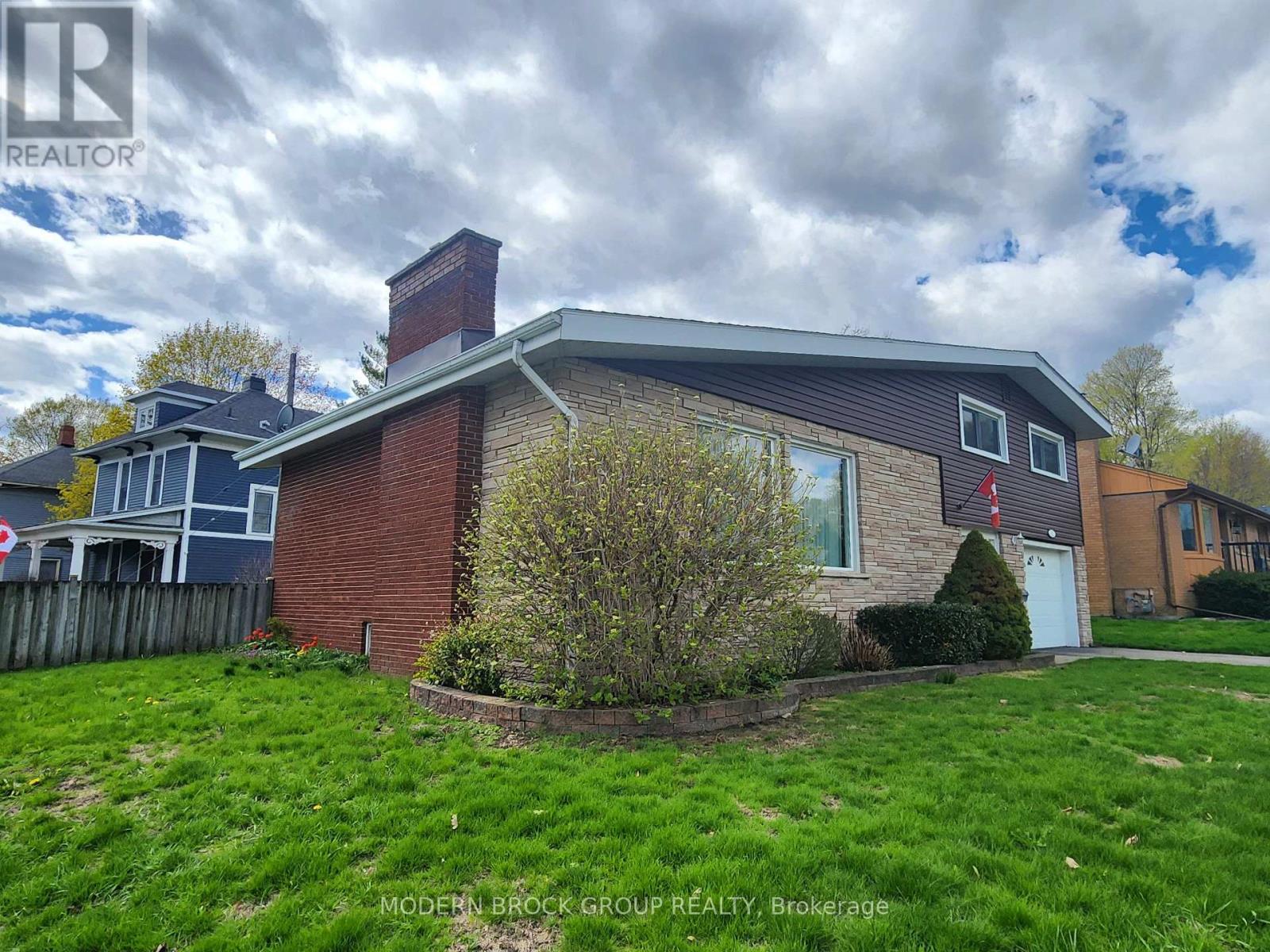2 Woodlawn Place, Brockville, Ontario  K6V 2Z2 - Photo 3 - X12659206