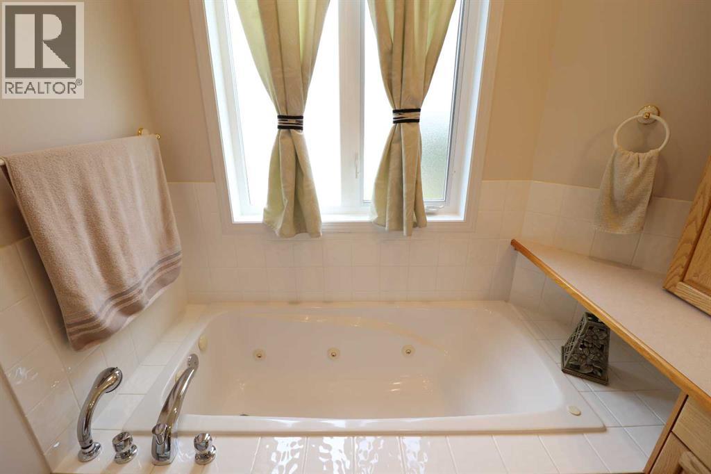 77 Fairmont Park Landing S, Lethbridge, Alberta  T1K 7L1 - Photo 20 - A2306963