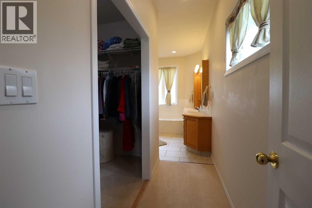 77 Fairmont Park Landing S, Lethbridge, Alberta  T1K 7L1 - Photo 18 - A2306963