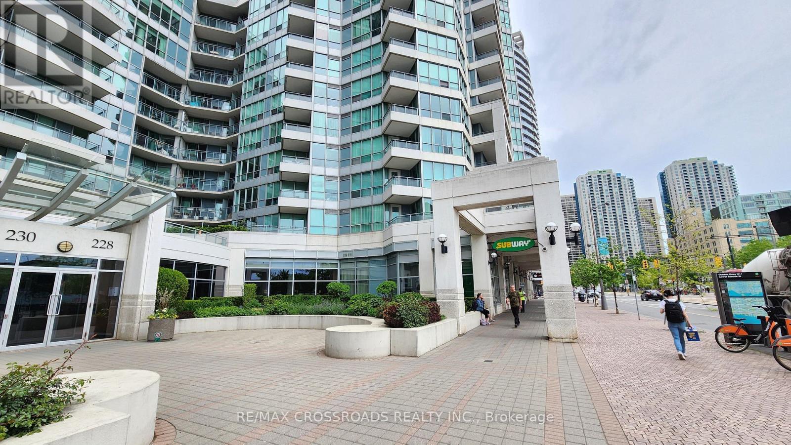 2702 - 228 Queens Quay W, Toronto (Waterfront Communities), Ontario  M5J 2X1 - Photo 4 - C13076240