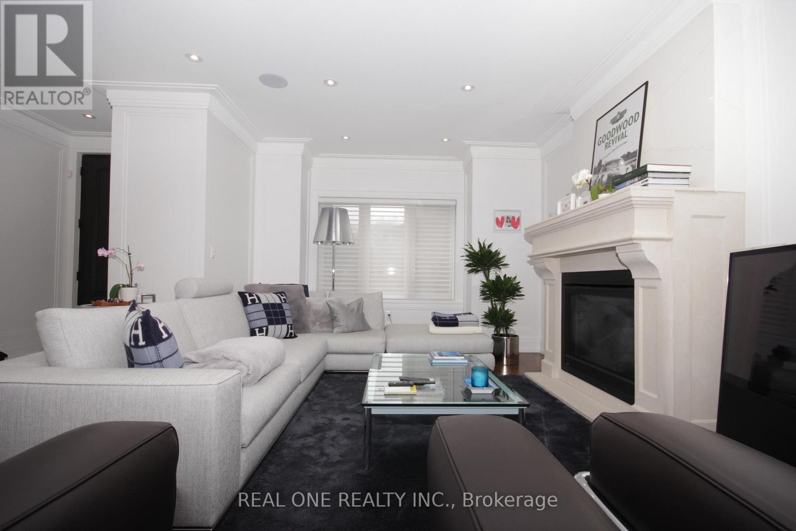 36 Binscarth Road, Toronto, Ontario  M4W 1Y1 - Photo 4 - C13076216