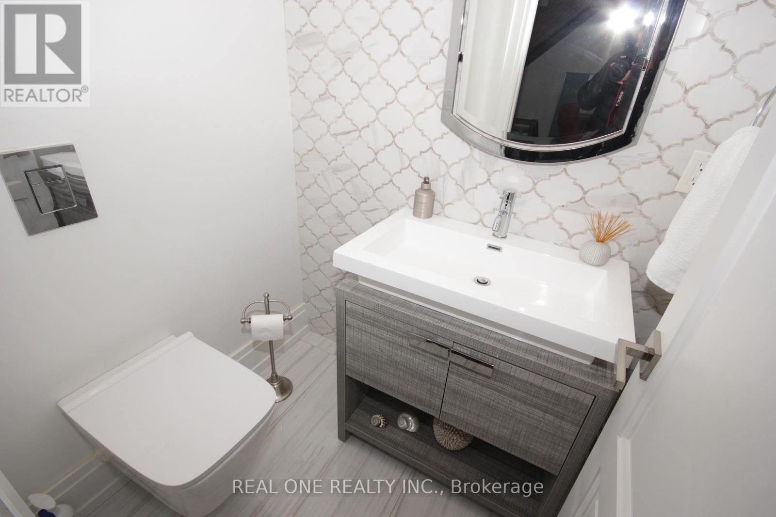 36 Binscarth Road, Toronto, Ontario  M4W 1Y1 - Photo 9 - C13076216