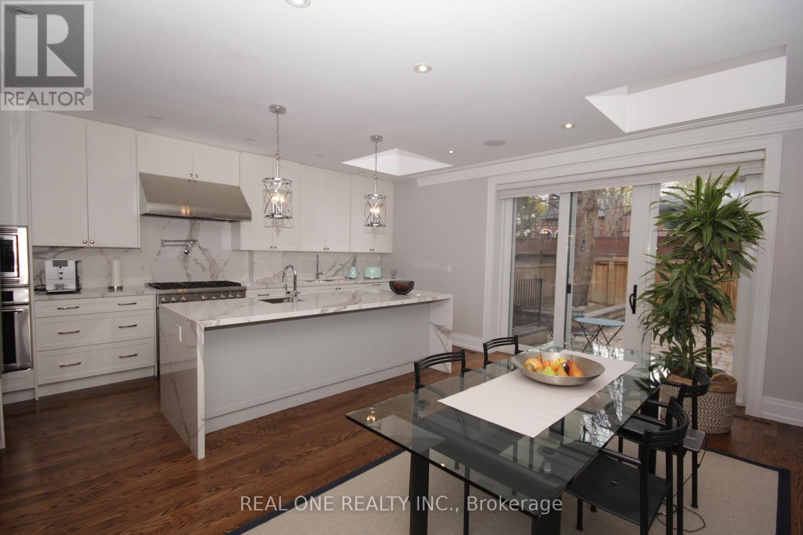 36 Binscarth Road, Toronto, Ontario  M4W 1Y1 - Photo 8 - C13076216